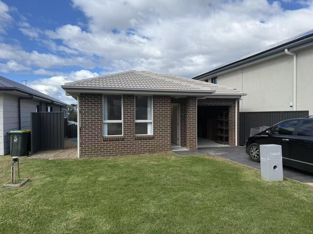 10 STARLING ST, COBBITTY, NSW 2570