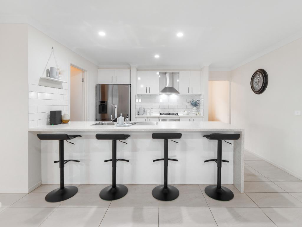 10 Bower Vine Rd, Junction Village, VIC 3977