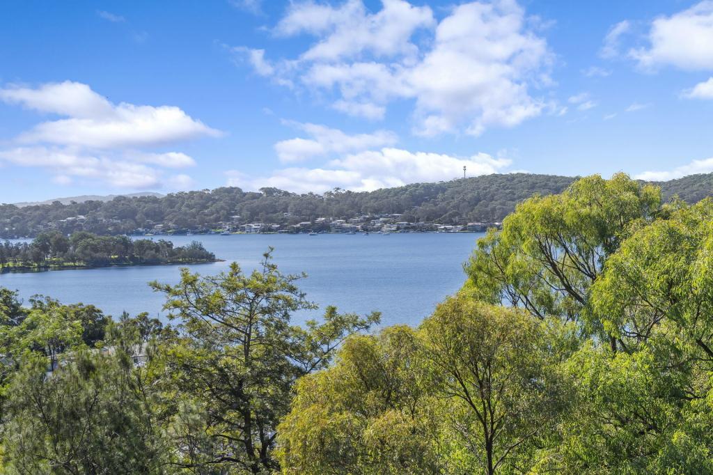 1 Ealing Cres, Fishing Point, NSW 2283
