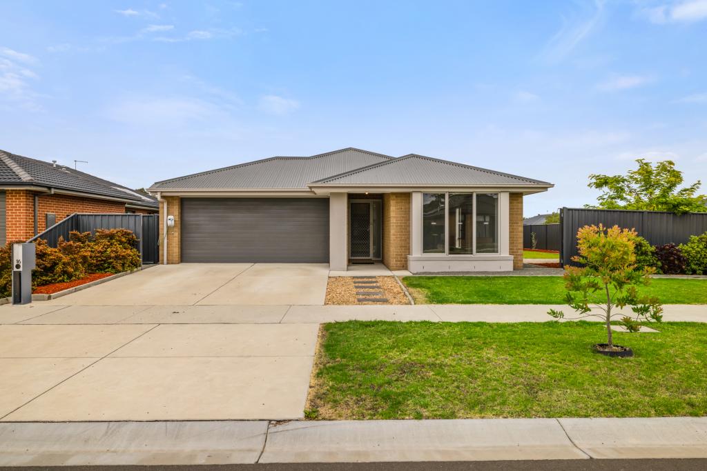 16 Peters Dr, Stratford, VIC 3862