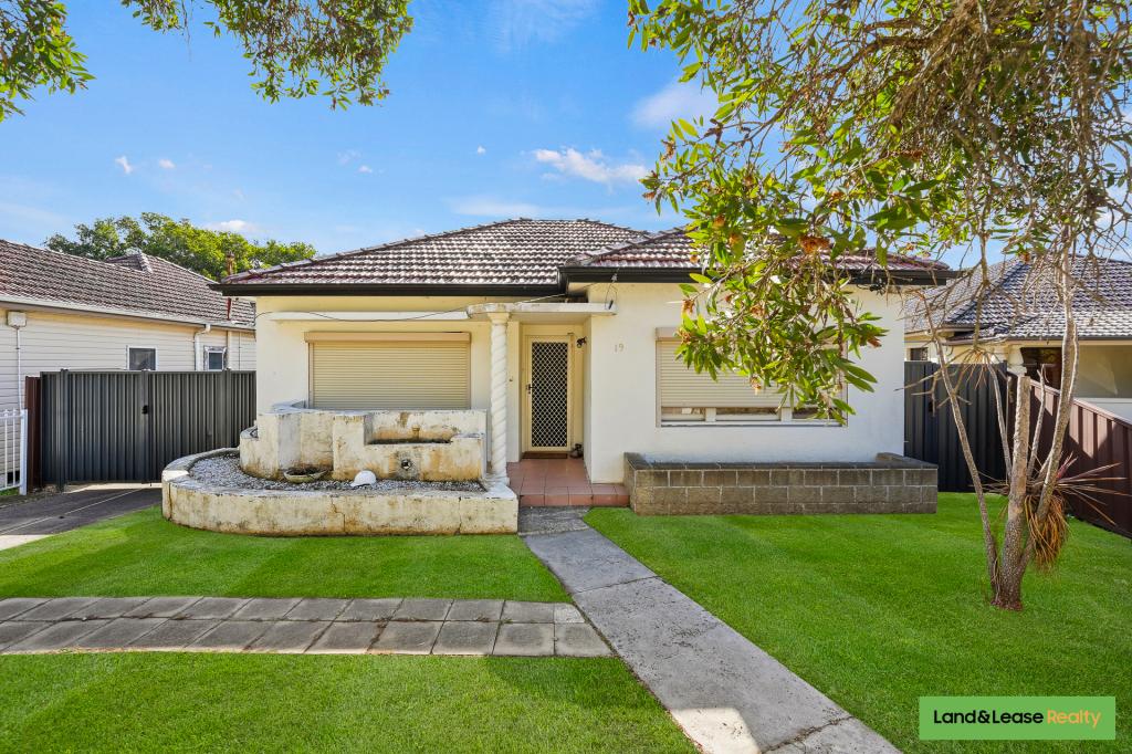 19 Moorefields Rd, Kingsgrove, NSW 2208
