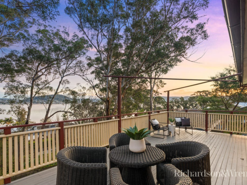 6 Lexington Pde, Green Point, NSW 2251