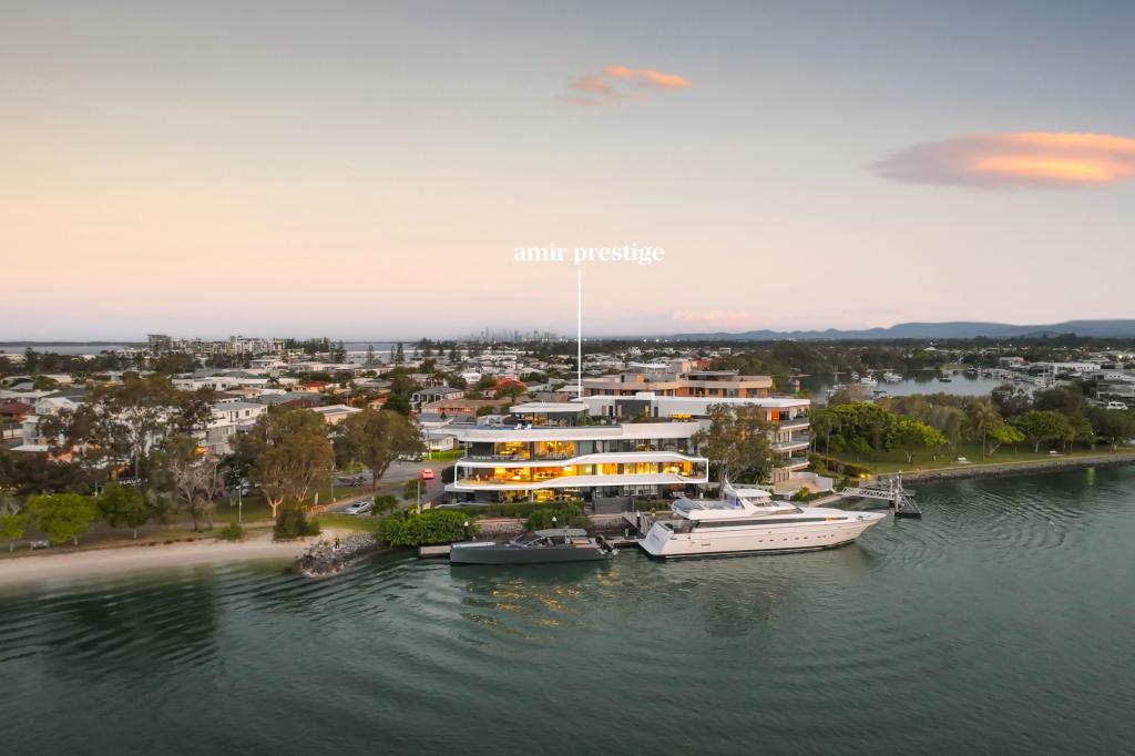 2/2 PARADISE PDE, PARADISE POINT, QLD 4216