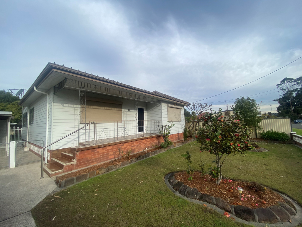 28 Bradshaw Ave, Moorebank, NSW 2170