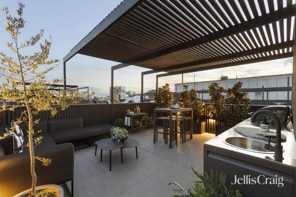 2/15 Osborne Gr, Preston, VIC 3072
