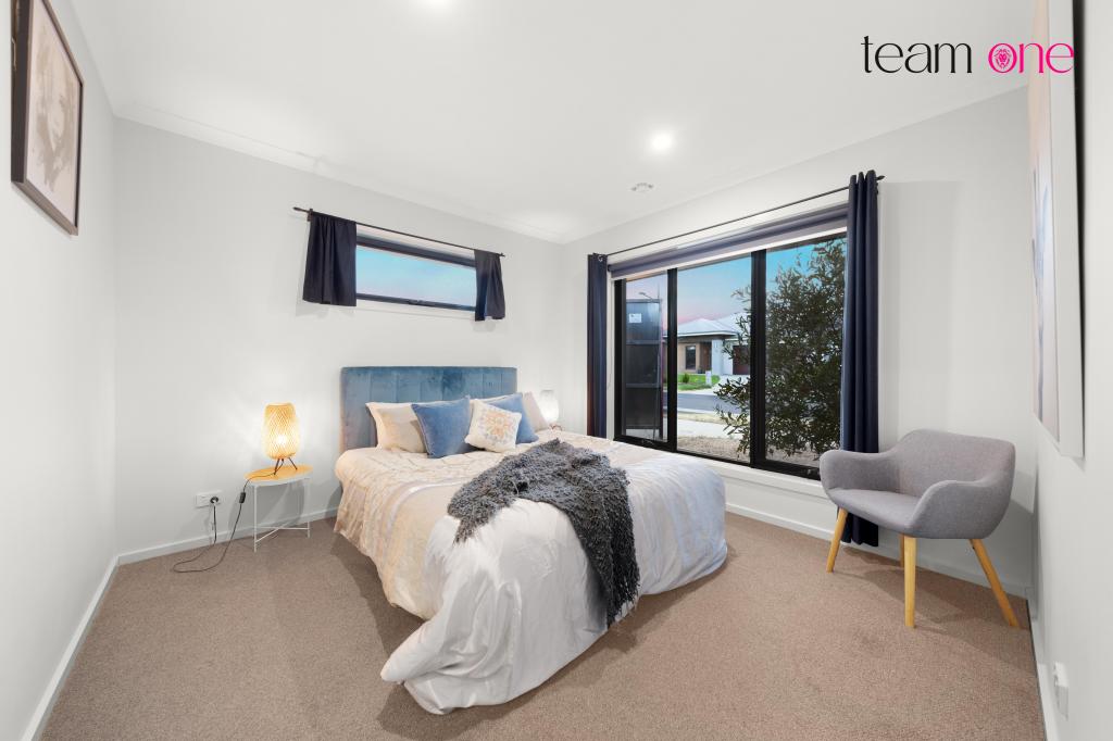 10 Gilfillan Cct, Thornhill Park, VIC 3335