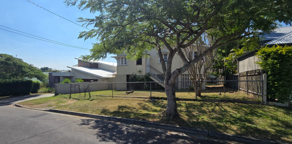 40 REUBEN ST, HOLLAND PARK, QLD 4121