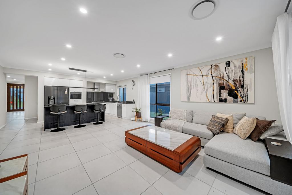 66 Meadow Cct, Helensvale, QLD 4212