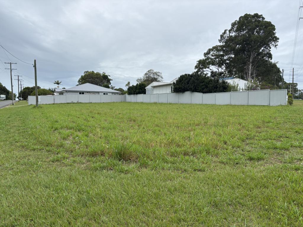 1 Kamar St, Russell Island, QLD 4184