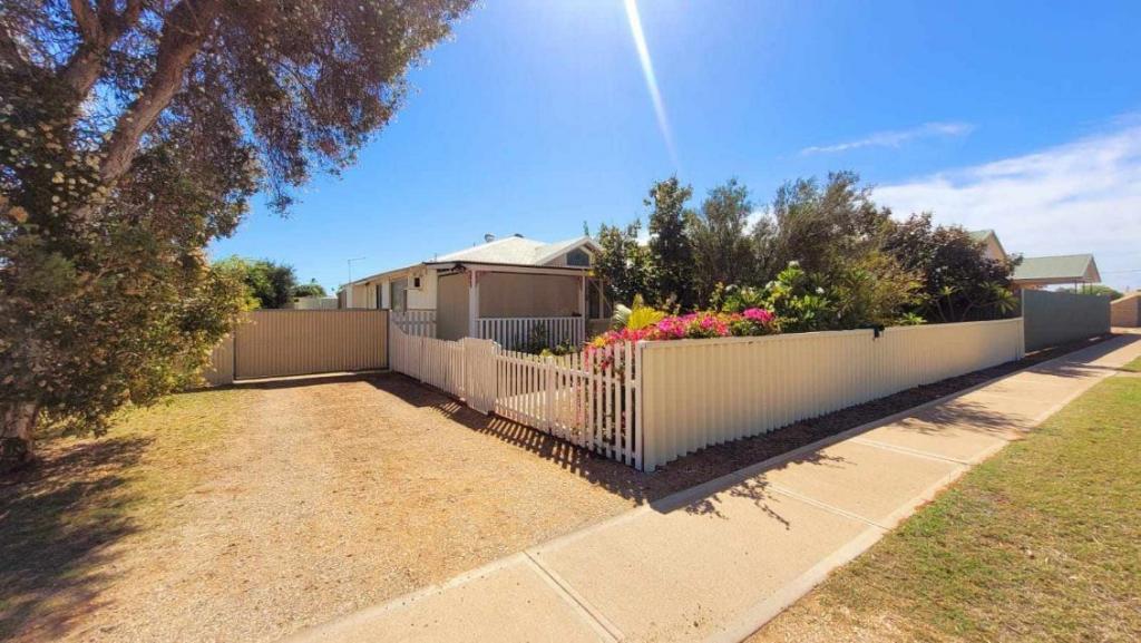 62 DOUGLAS ST, CARNARVON, WA 6701