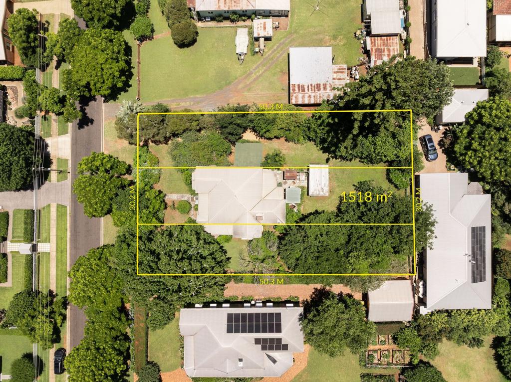 3 Carlton St, North Toowoomba, QLD 4350