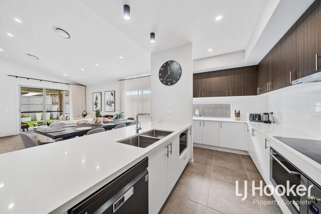7 Snowdonia Cres, Yarrabilba, QLD 4207