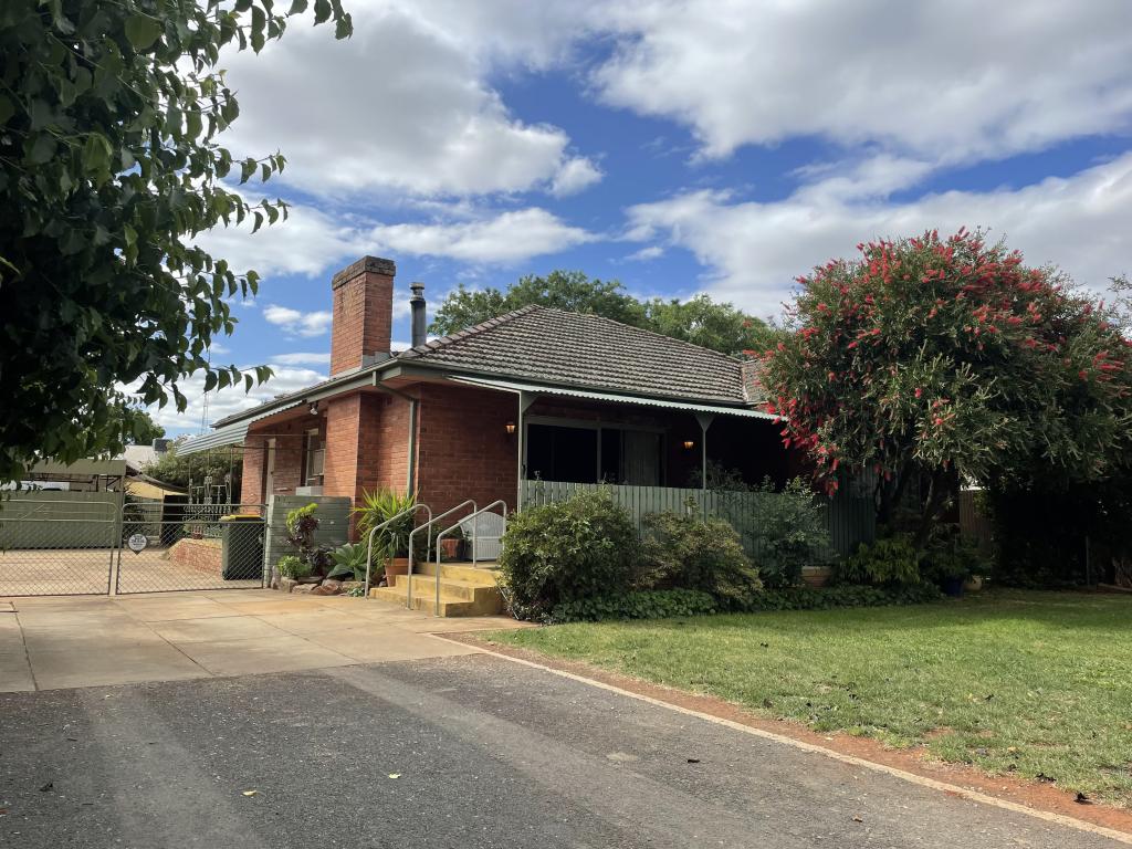 10 Goondooloo St, Griffith, NSW 2680