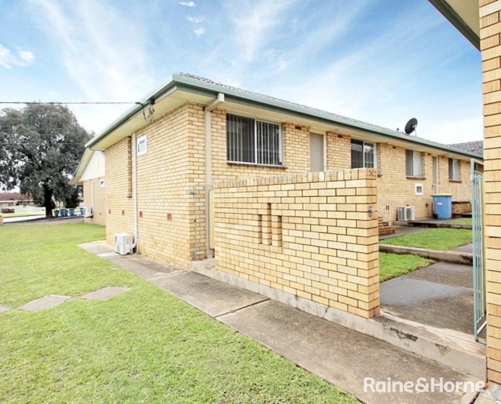 4/5 Joyes Pl, Tolland, NSW 2650