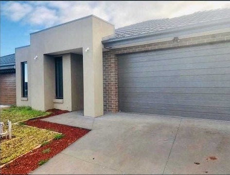 10 COLOSSEUM DR, STRATHTULLOH, VIC 3338