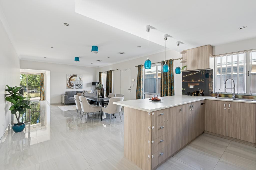 28 Calvera Gdns, Piara Waters, WA 6112