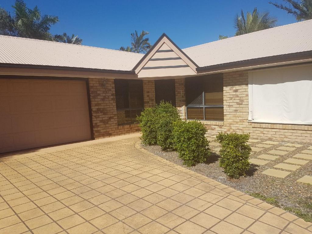 4 Cambridge Cl, Tannum Sands, QLD 4680