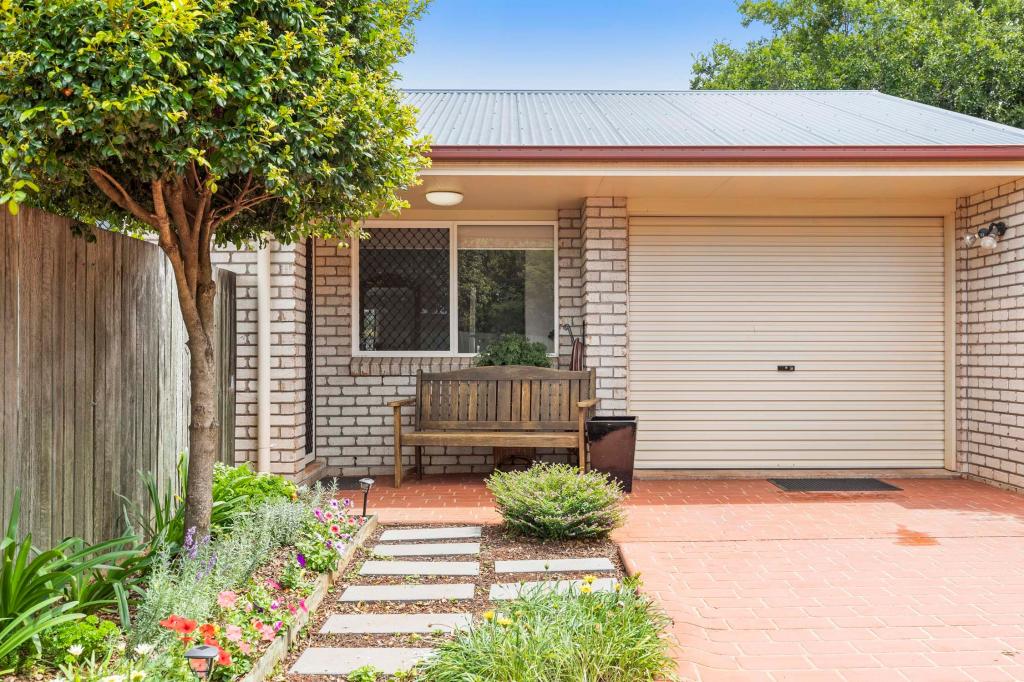 2/318b South St, Harristown, QLD 4350