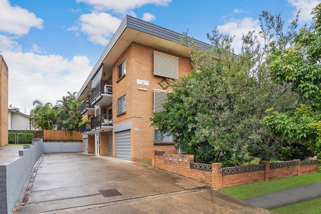 2/33 MONTPELIER ST, CLAYFIELD, QLD 4011