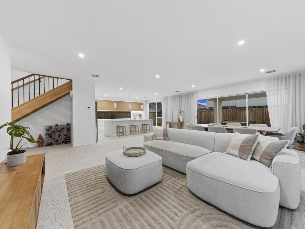 10 Generation Dr, Clyde North, VIC 3978