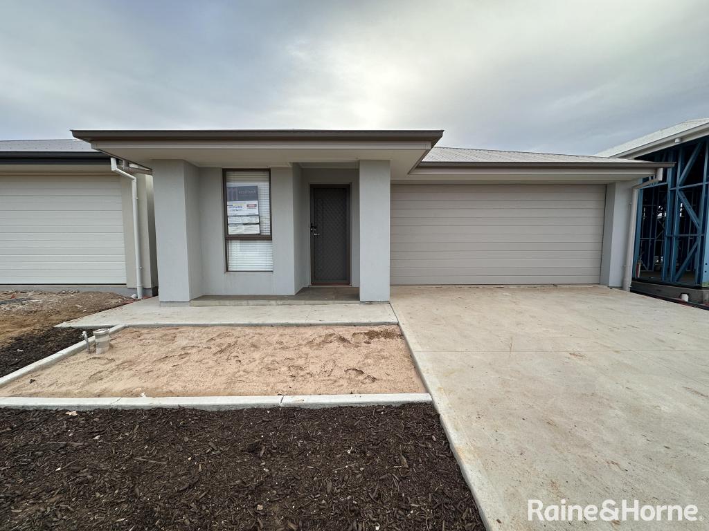8 Barritt Rd, Munno Para Downs, SA 5115