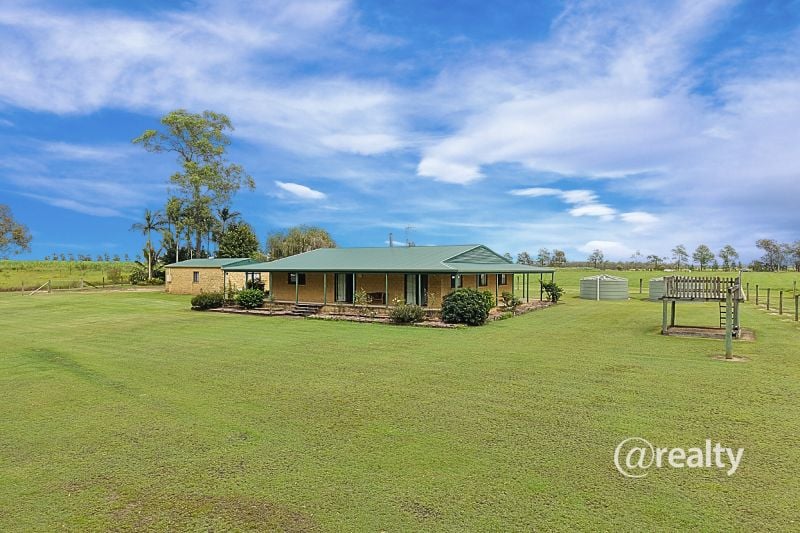 200 Philip Dr, Teddington, QLD 4650