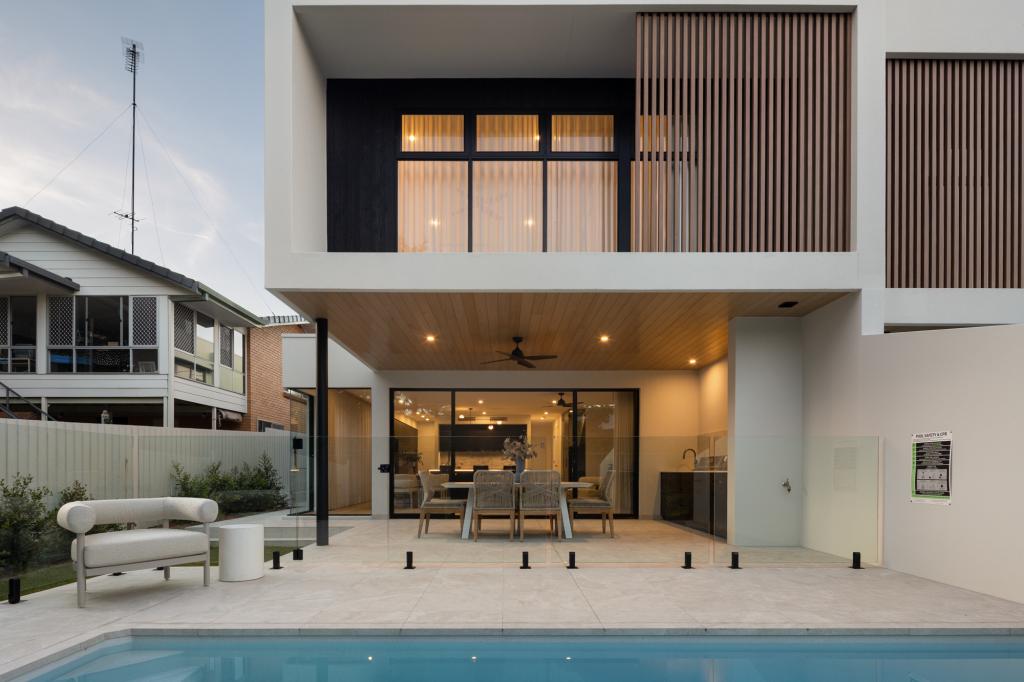 4a Cooper Pde, Southport, QLD 4215