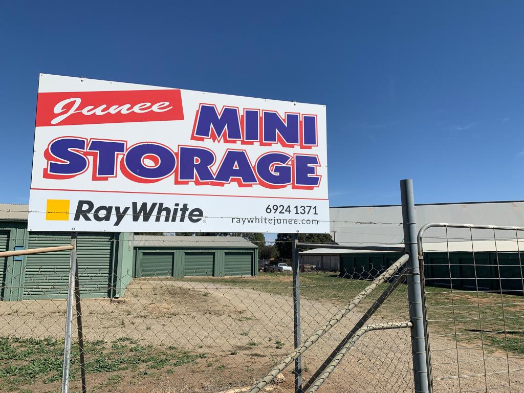 98 Queen St, Junee, NSW 2663