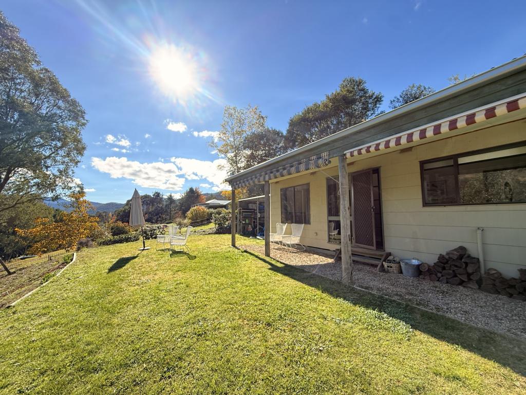 84 School Rd, Wandiligong, VIC 3744