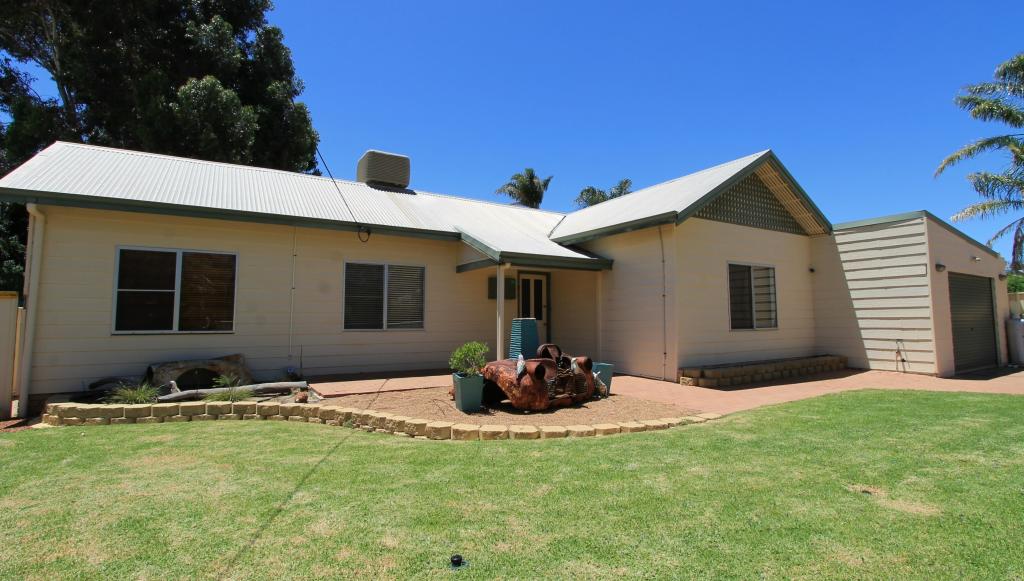 10 Endersbee St, Merredin, WA 6415