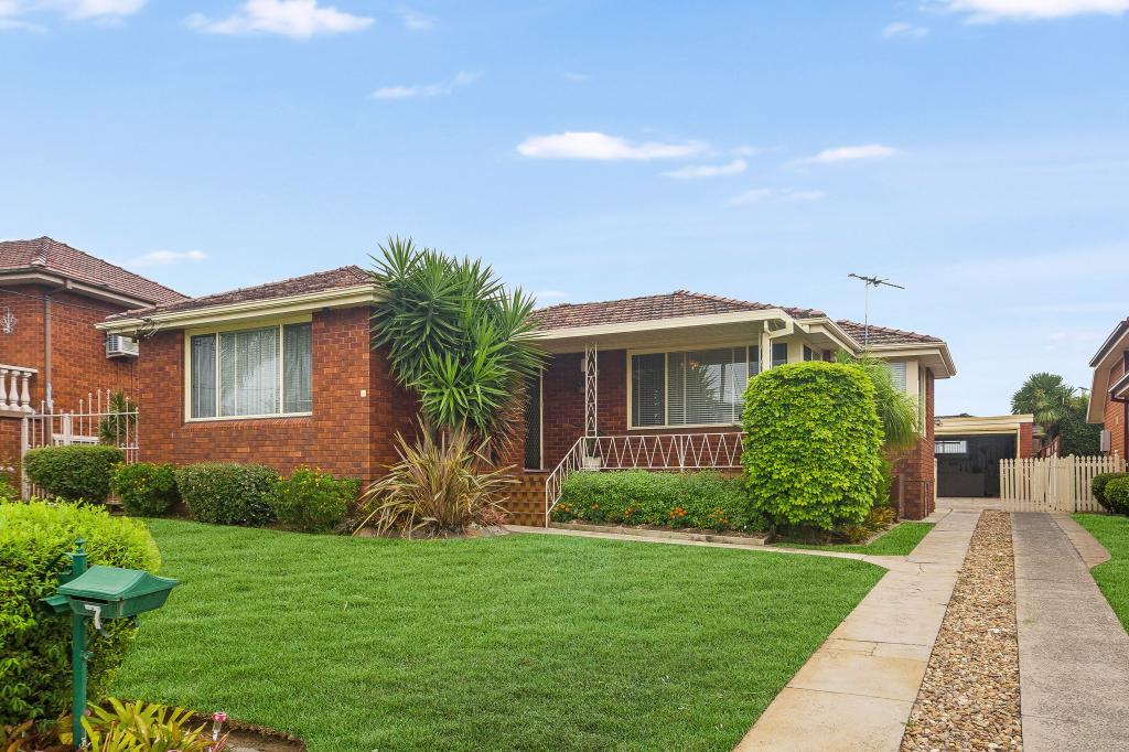 7 Peter Cres, Greenacre, NSW 2190