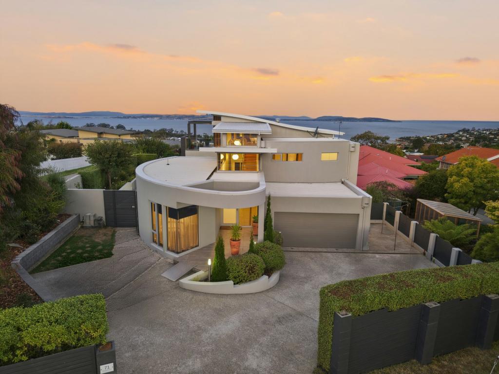 71 Burwood Dr, Blackmans Bay, TAS 7052