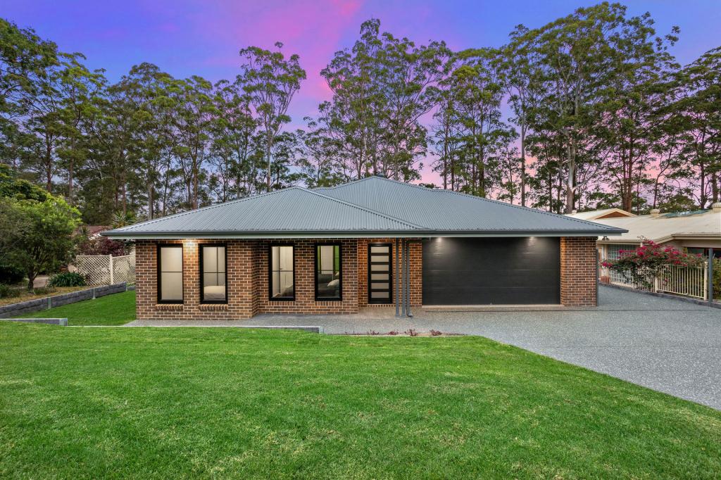 8 Hilltop Pkwy, Tallwoods Village, NSW 2430