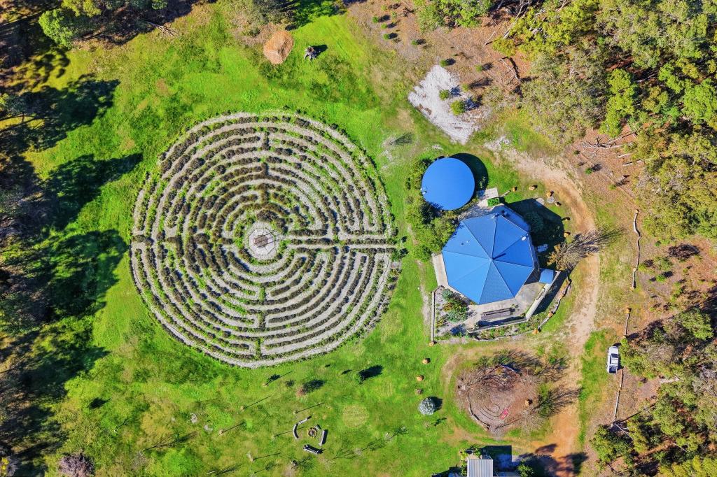 24 HOBSON RD, OSMINGTON, WA 6285