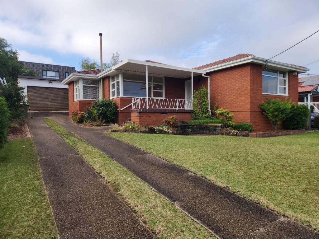 9 Valmay Ave, Picnic Point, NSW 2213