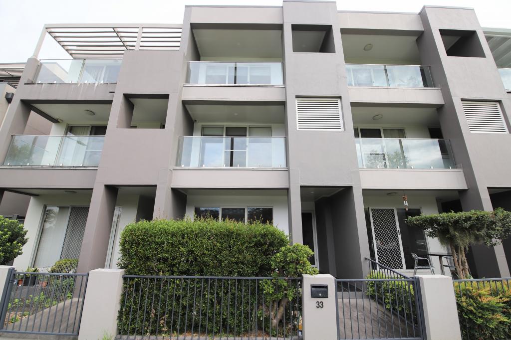 33 Purvis Ave, Potts Hill, NSW 2143