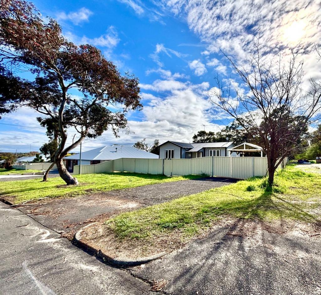 12 Eastcott St, Yarloop, WA 6218