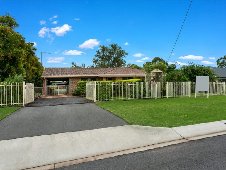 21 Calvin St, Walloon, QLD 4306