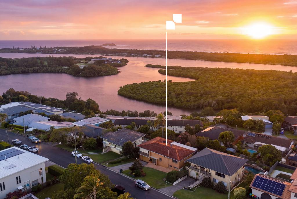22 Walter Cres, Banora Point, NSW 2486