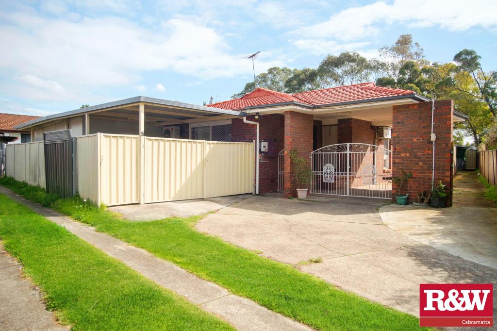 5 Batman Pl, St Johns Park, NSW 2176