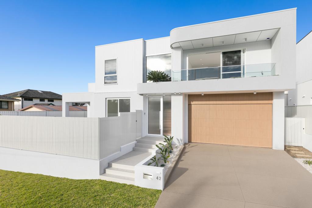 42 BURRADDAR AVE, ENGADINE, NSW 2233