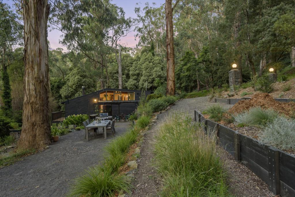 1 Johns Rd, Selby, VIC 3159