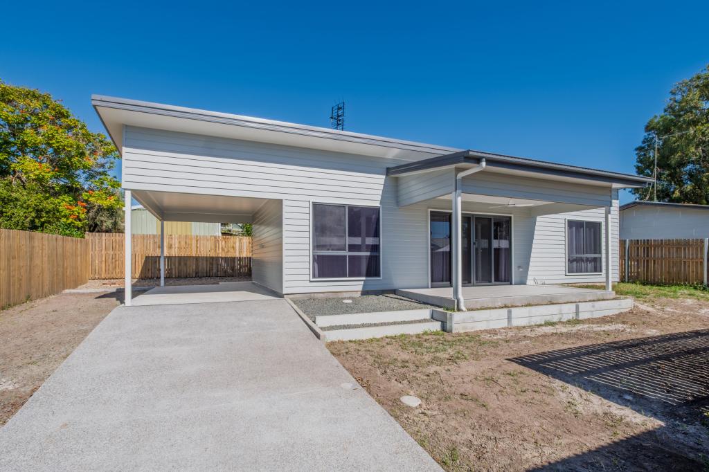 102a Hammond St, Urangan, QLD 4655