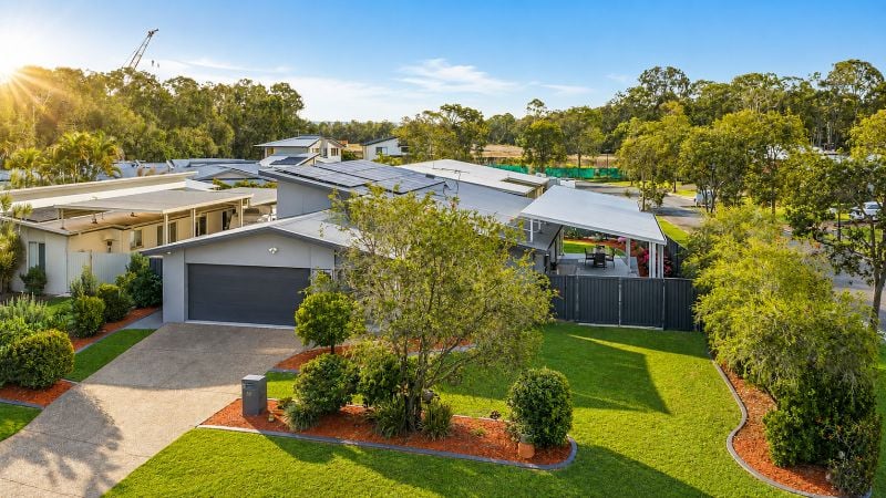 2 Yaraan Cres, Beachmere, QLD 4510