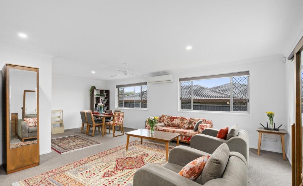 2/217 CENTRAL ST, LABRADOR, QLD 4215