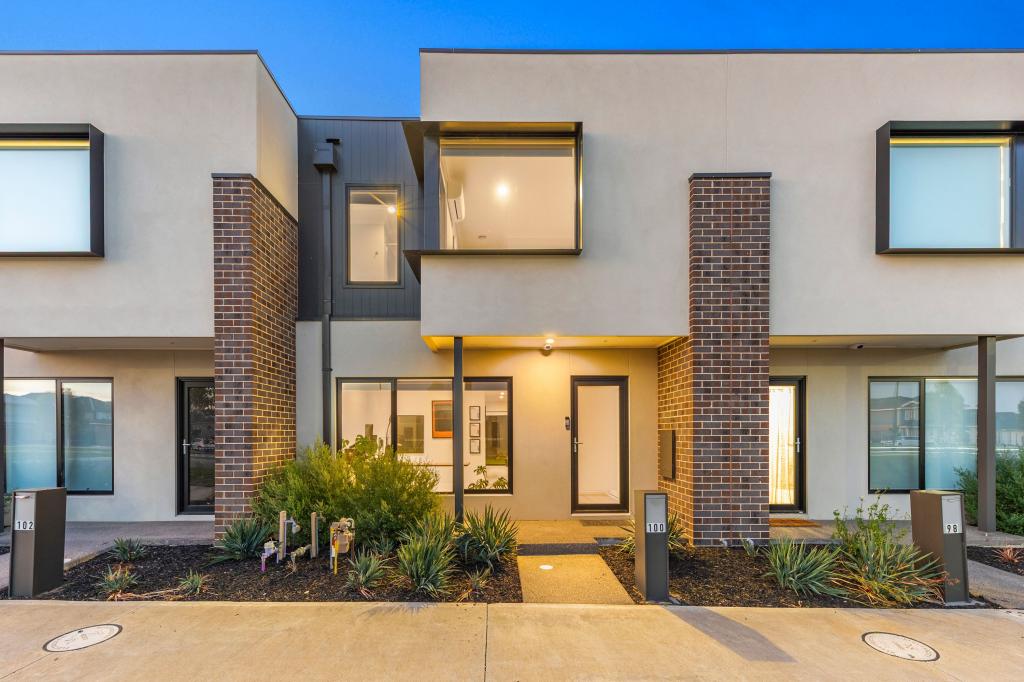 100 Centenary Bvd, Officer South, VIC 3809