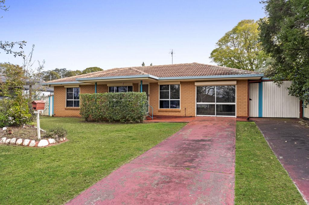 19 Magnolia St, Centenary Heights, QLD 4350