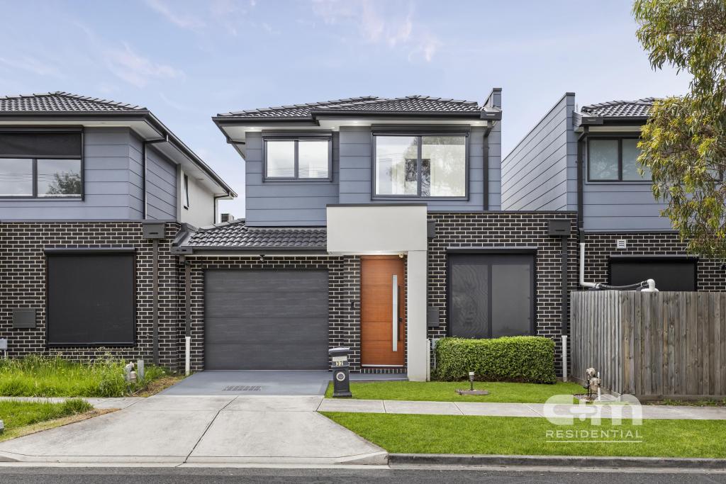 32 PAGET AVE, GLENROY, VIC 3046