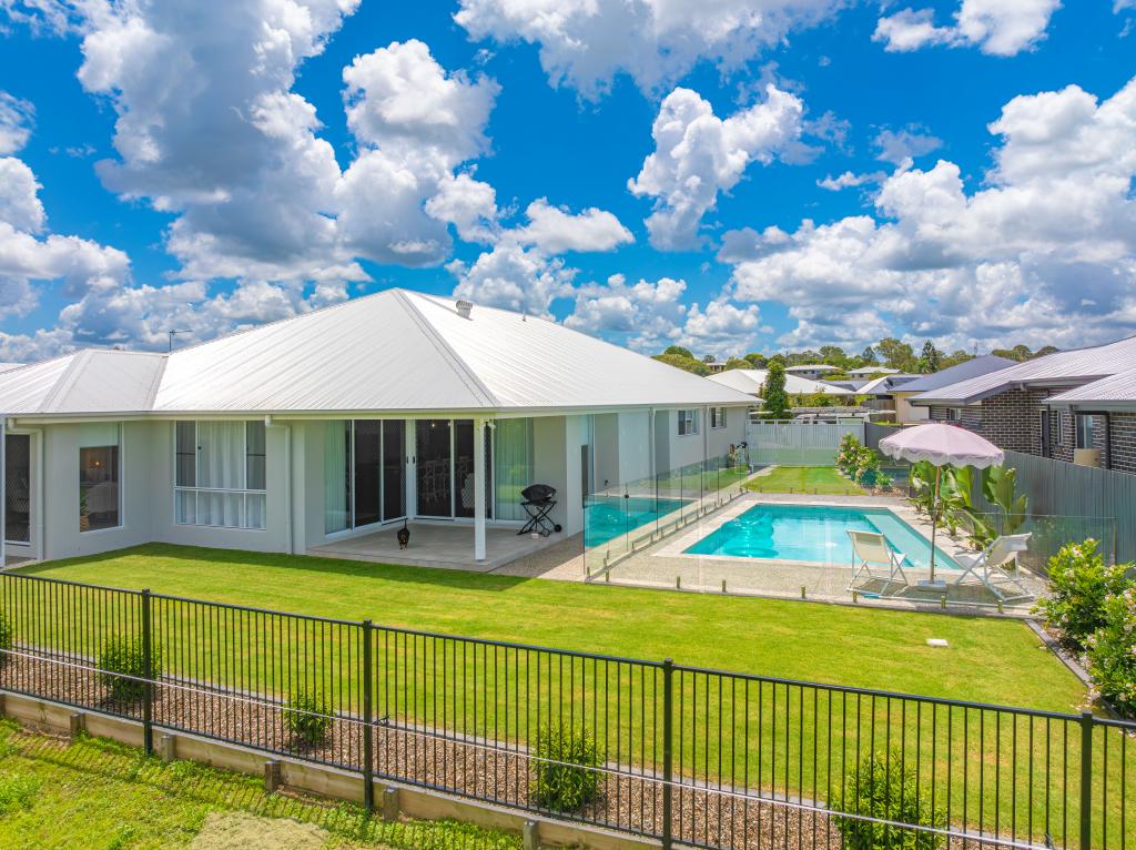 33 Cambridge Cct, Southside, QLD 4570