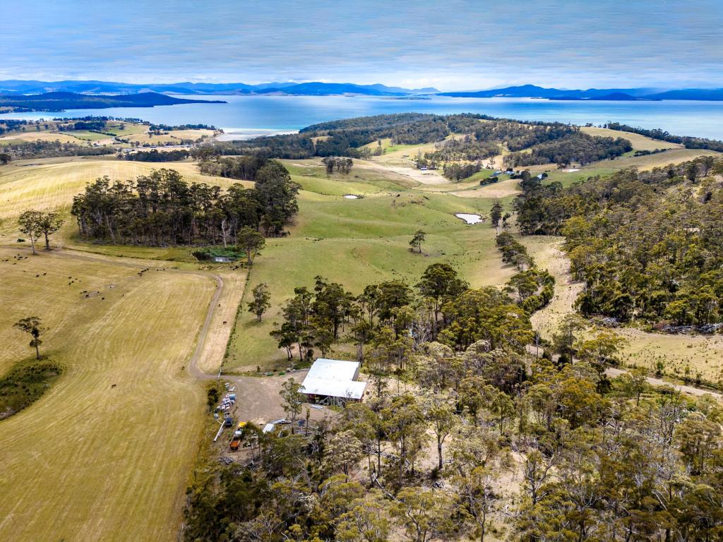 "TOP OF THE HILL"/475 SALTWATER RIVER RD, SALTWATER RIVER, TAS 7186